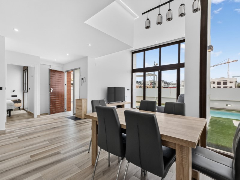Villa à Torrevieja, Alicante, Espagne 4 chambres, 149 m2 No. 190095