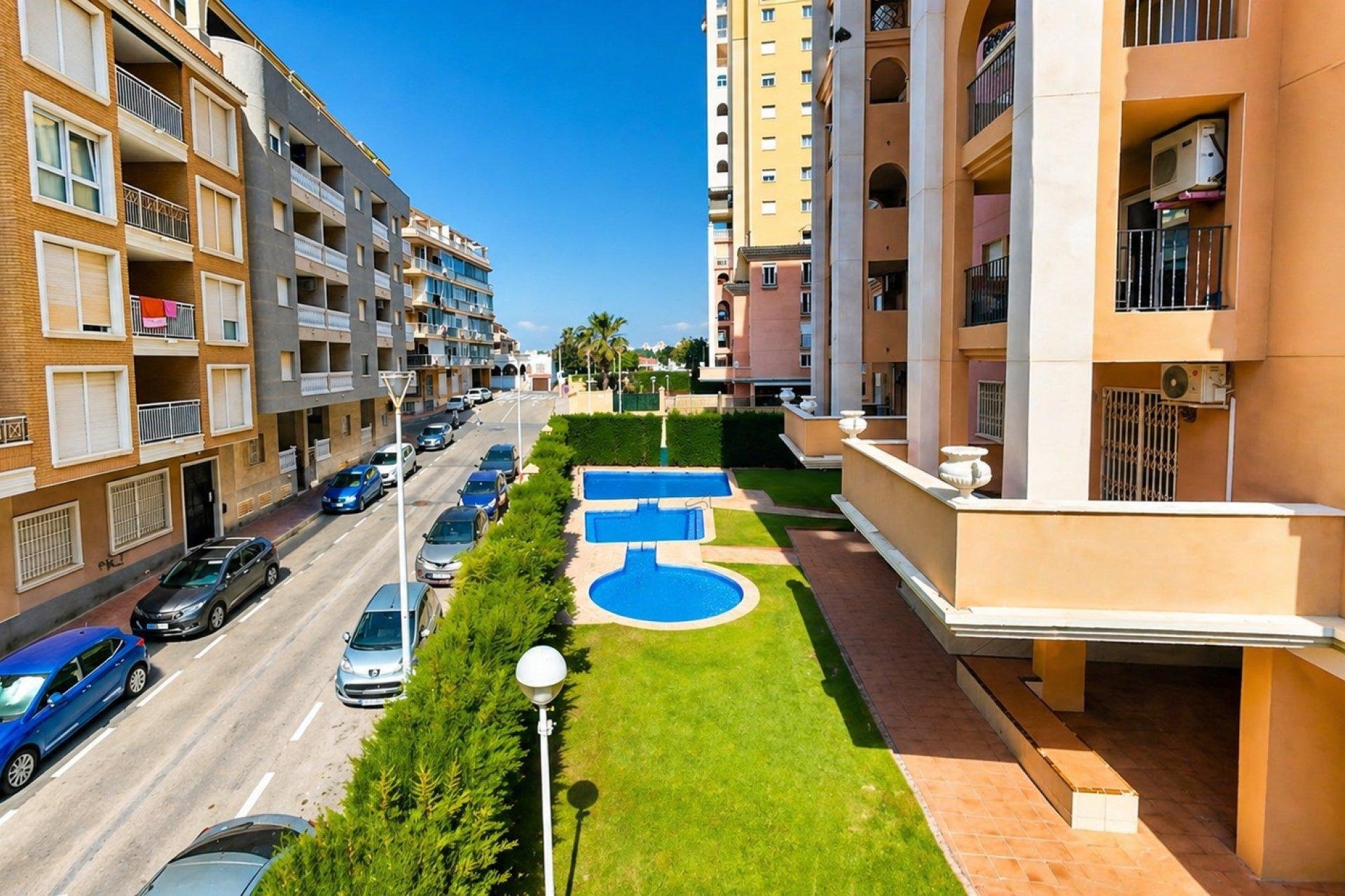 Wohnung in Torrevieja, Alicante, Spanien 3 Schlafzimmer, 97 m2 Nr. 168053