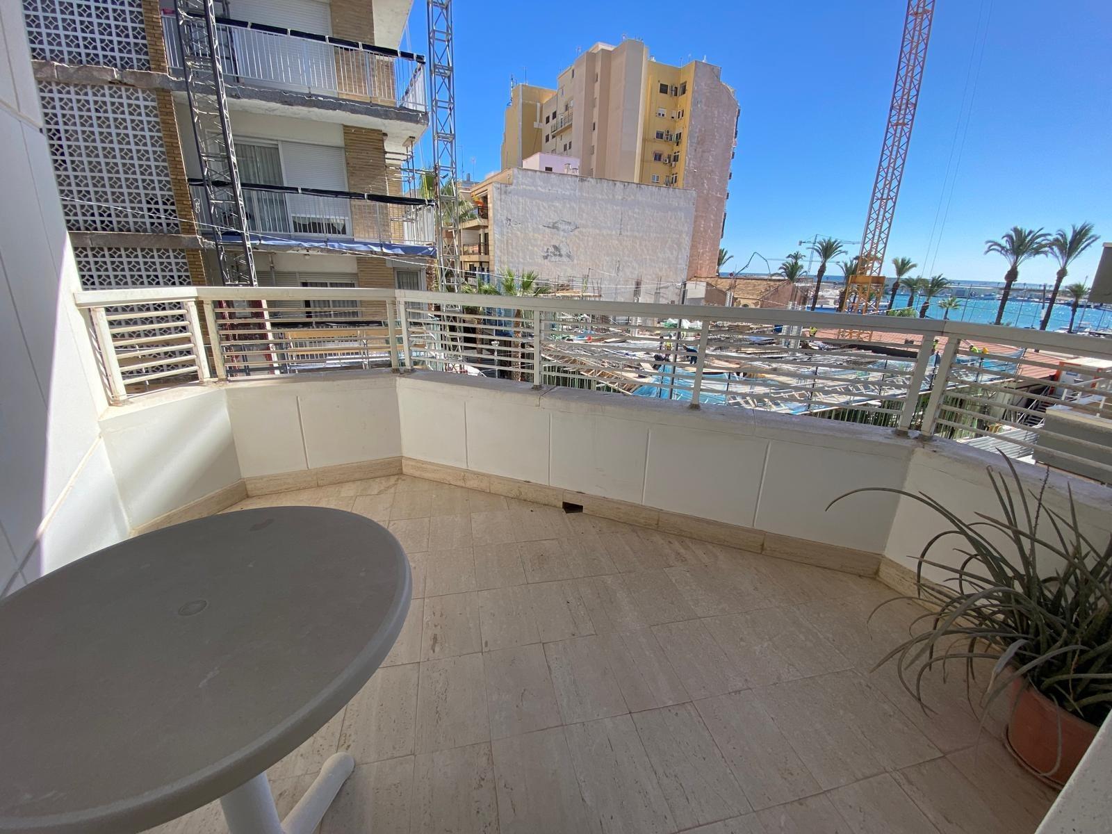 Apartment à Torrevieja, Alicante, Espagne 4 chambres, 142 m2 No. 165644