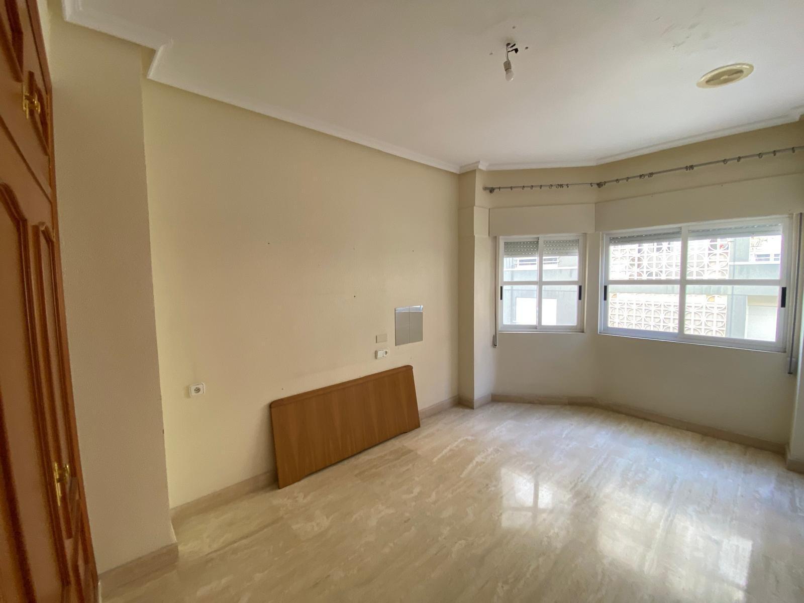Apartment à Torrevieja, Alicante, Espagne 4 chambres, 142 m2 No. 165644