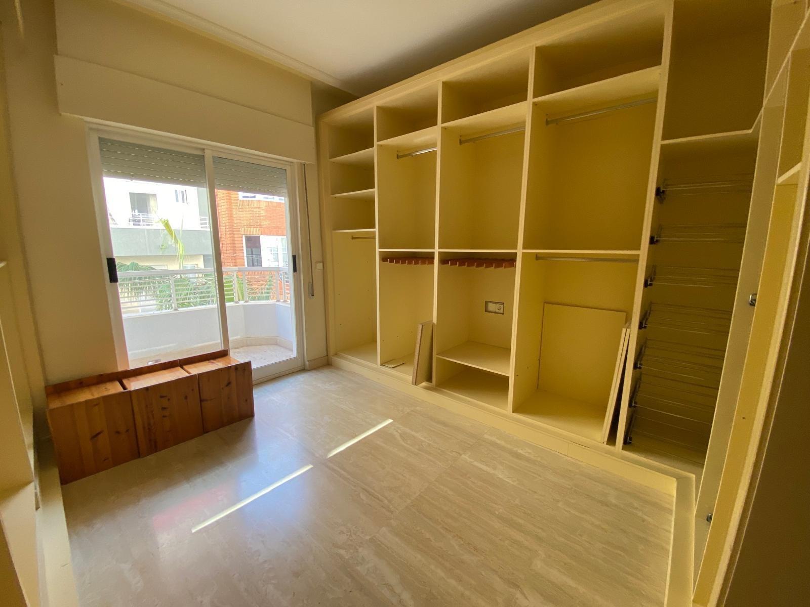 Apartment à Torrevieja, Alicante, Espagne 4 chambres, 142 m2 No. 165644