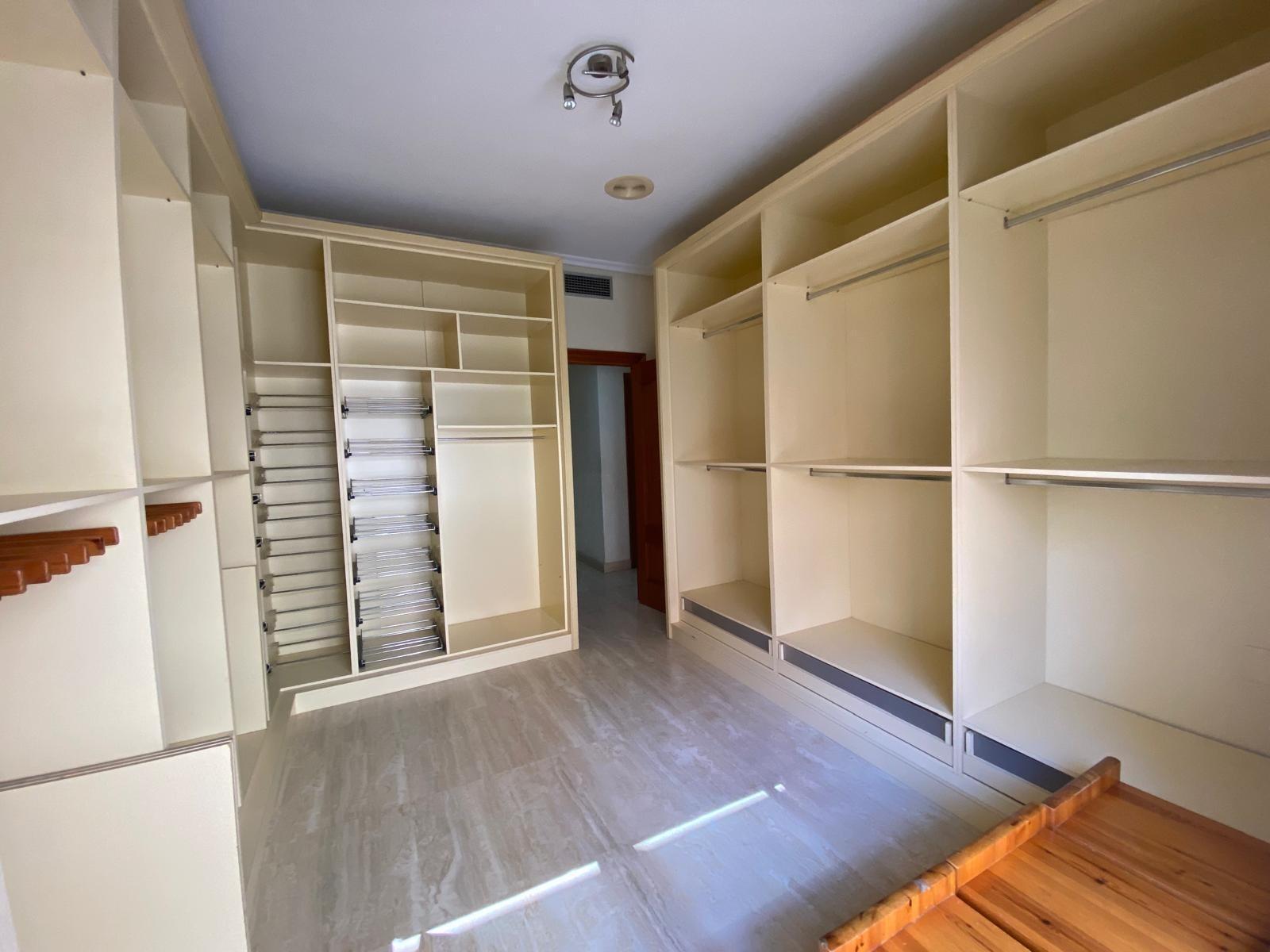 Apartment à Torrevieja, Alicante, Espagne 4 chambres, 142 m2 No. 165644