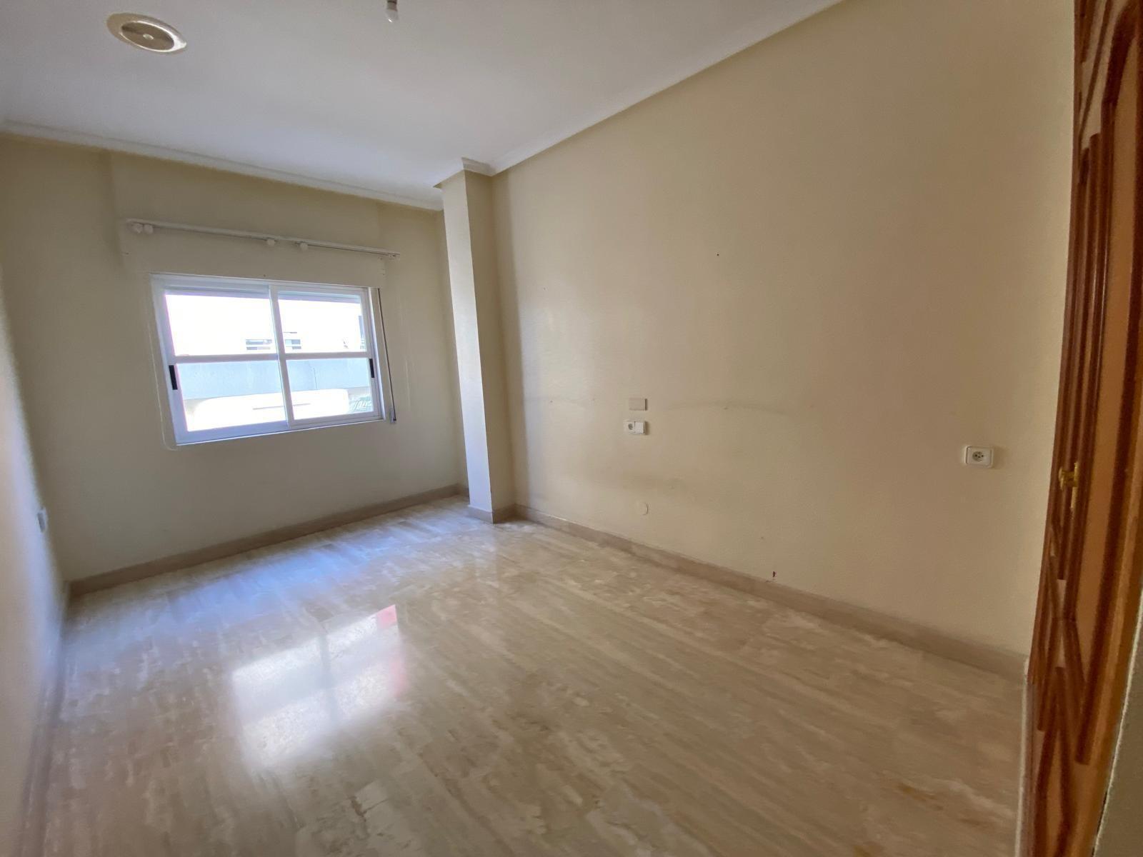 Apartment à Torrevieja, Alicante, Espagne 4 chambres, 142 m2 No. 165644