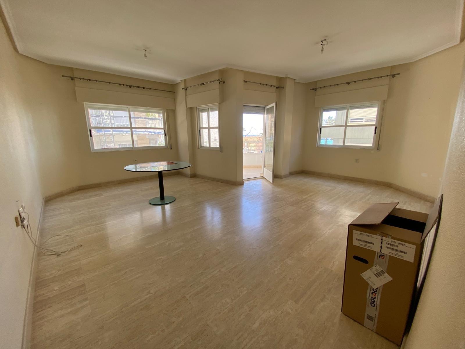 Apartment à Torrevieja, Alicante, Espagne 4 chambres, 142 m2 No. 165644
