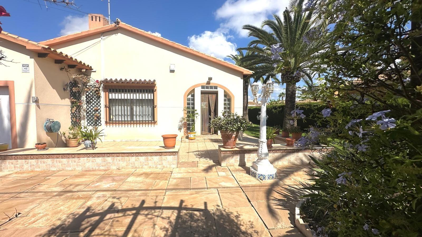 Villa a Cabo Roig, Alicante, Spagna 3 camere da letto, 141 mq. N° 155692