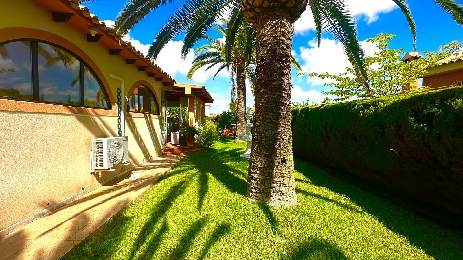 Villa a Cabo Roig, Alicante, Spagna 3 camere da letto, 141 mq. N° 155692