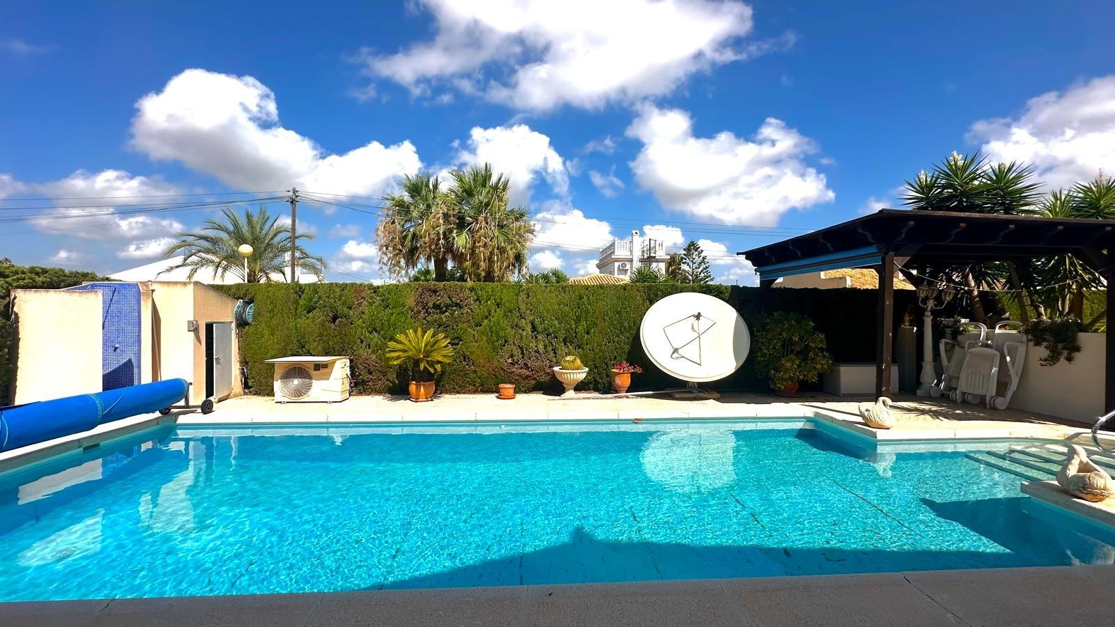 Villa a Cabo Roig, Alicante, Spagna 3 camere da letto, 141 mq. N° 155692