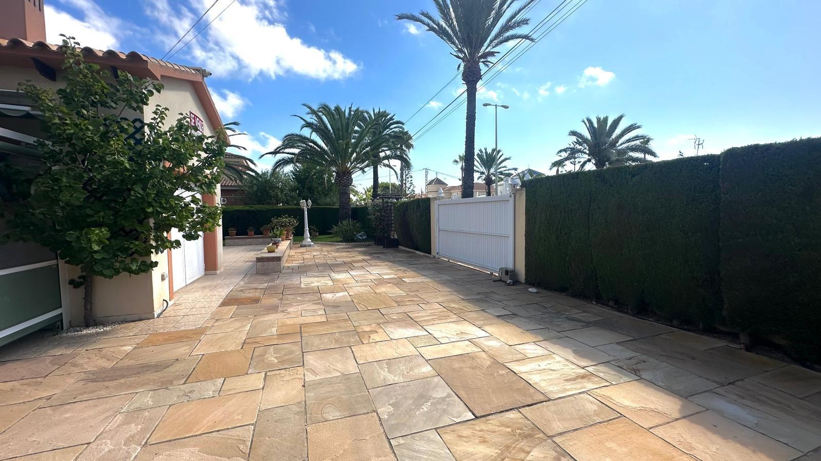 Villa a Cabo Roig, Alicante, Spagna 3 camere da letto, 141 mq. N° 155692