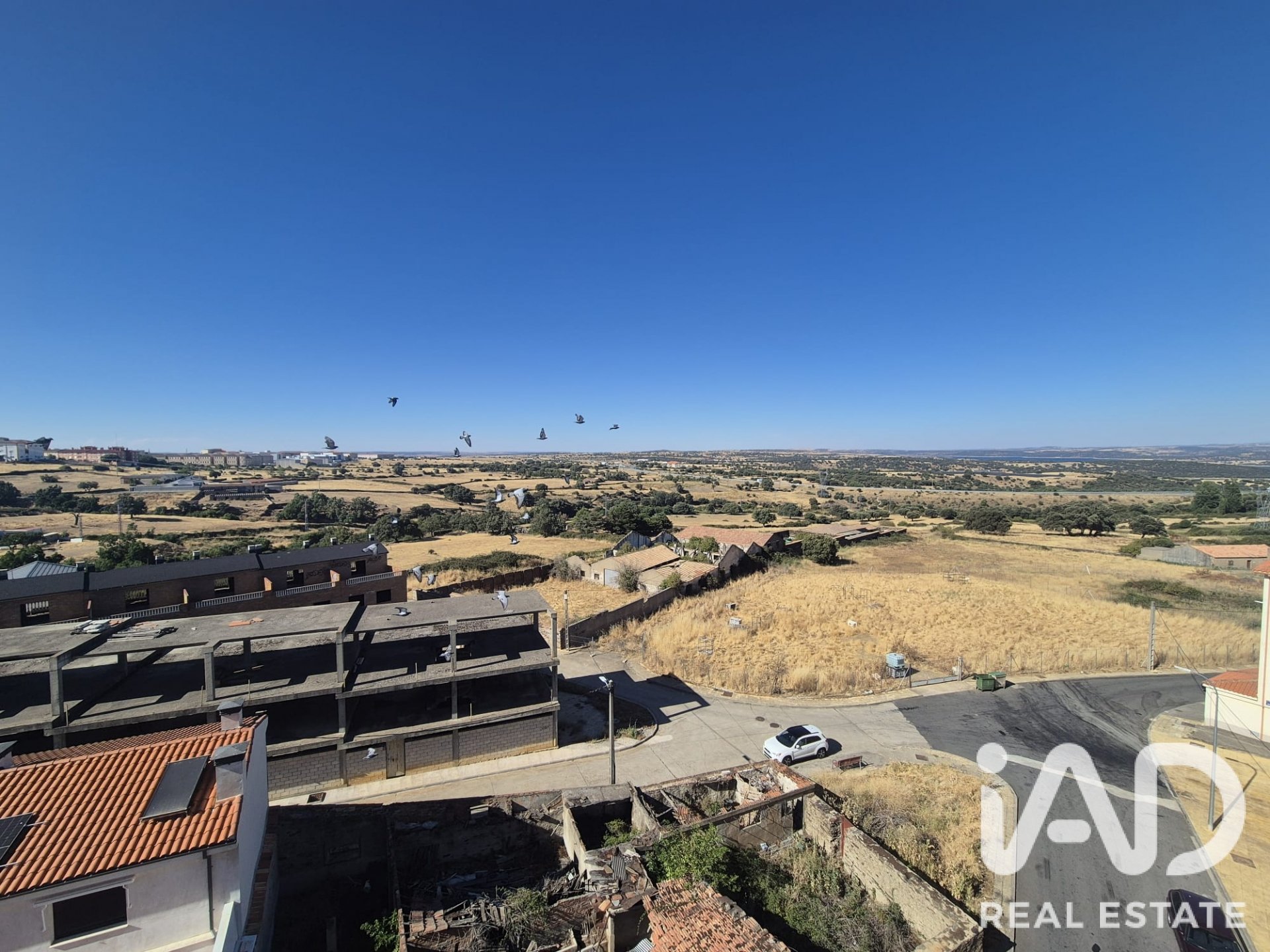 Commercial property in Guijuelo, Salamanca, Spain 486 sq.m. No. 195006