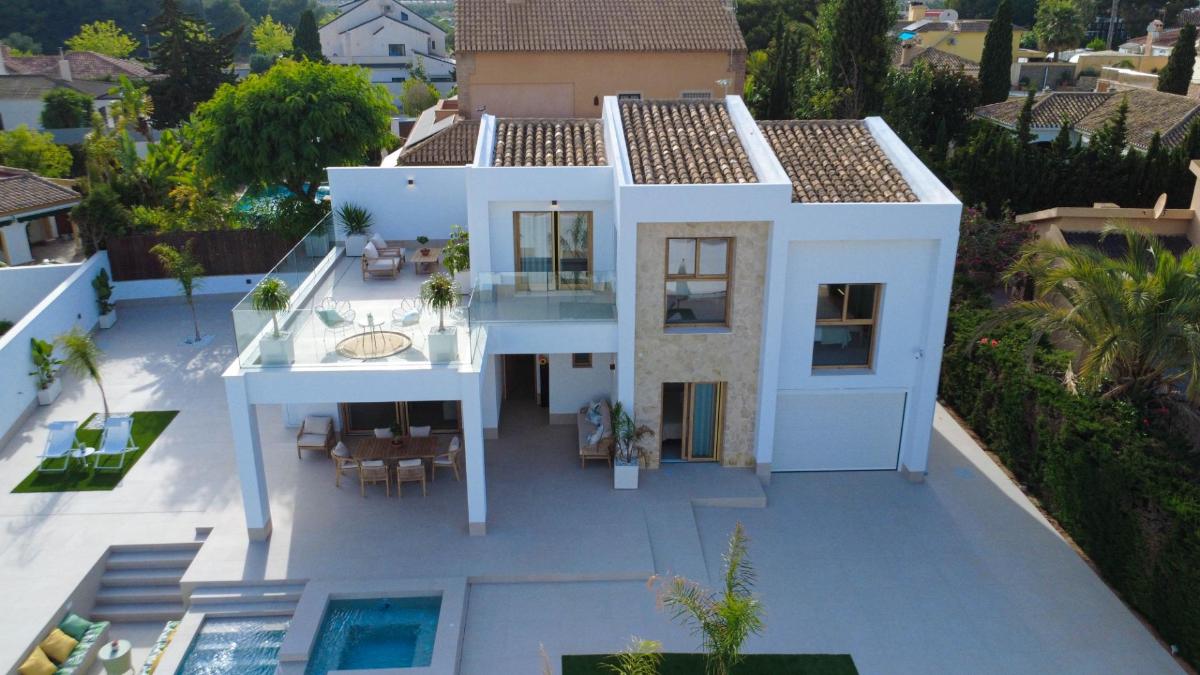 Villa in Alicante, Spain 4 bedrooms, 227 sq.m. No. 148900