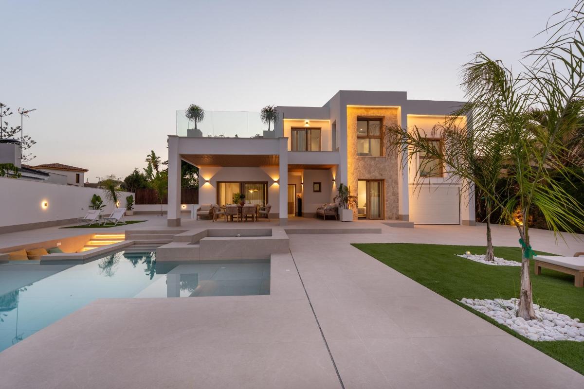 Villa in Alicante, Spain 4 bedrooms, 227 sq.m. No. 148900
