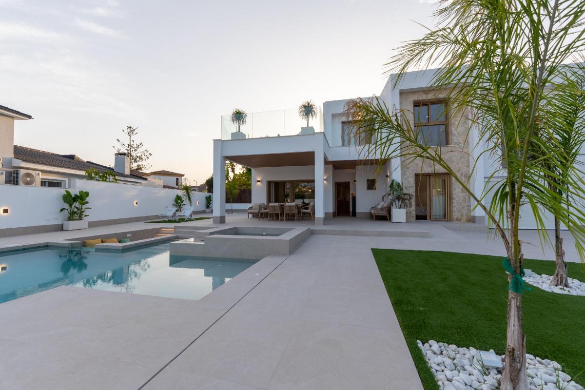 Villa in Alicante, Spain 4 bedrooms, 227 sq.m. No. 148900
