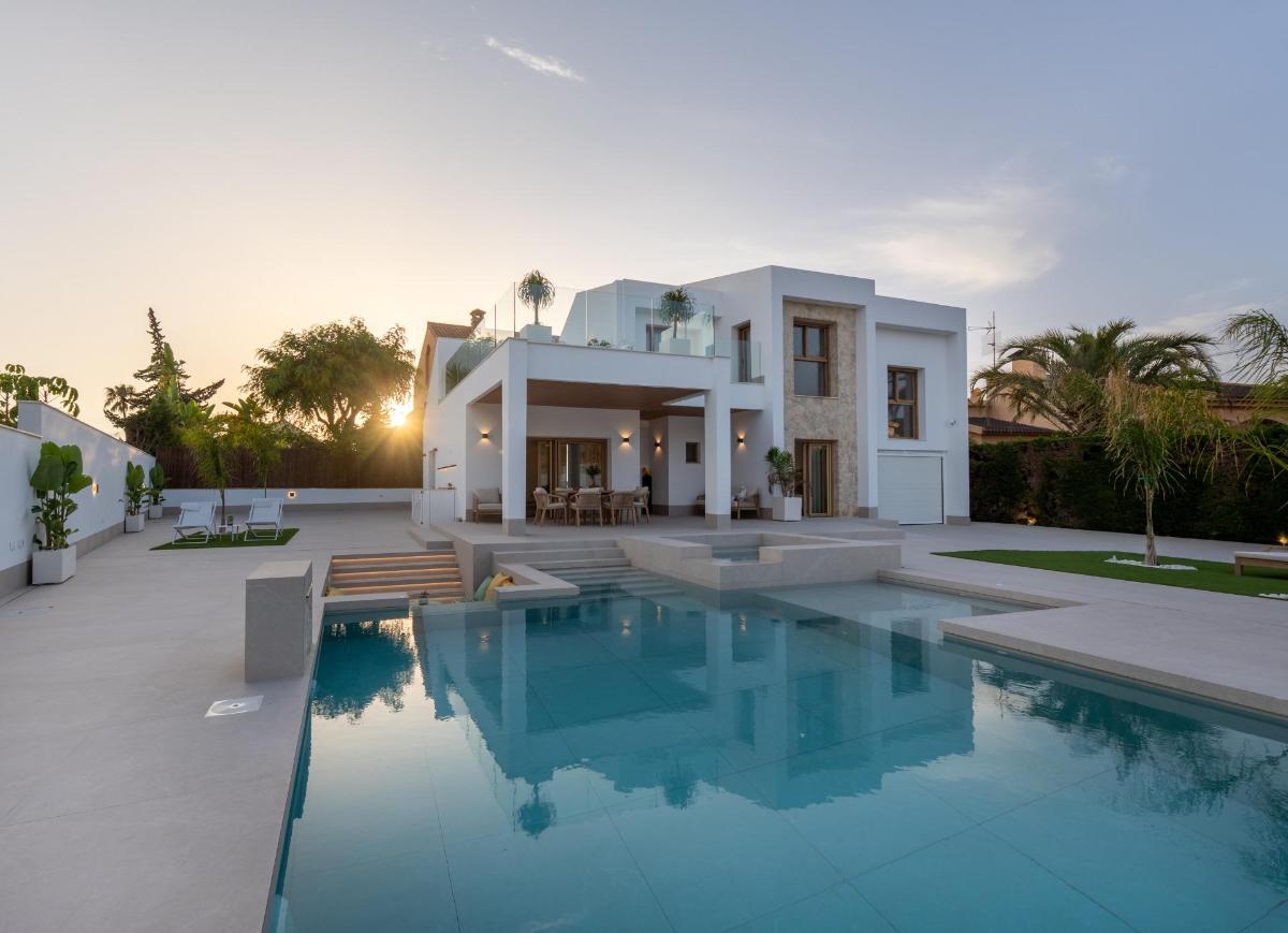 Villa in Alicante, Spain 4 bedrooms, 227 sq.m. No. 148900