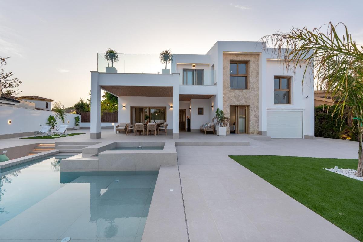 Villa in Alicante, Spain 4 bedrooms, 227 sq.m. No. 148900