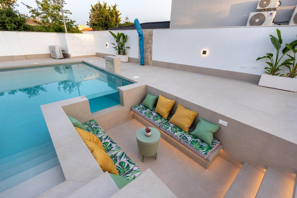 Villa in Alicante, Spain 4 bedrooms, 227 sq.m. No. 148900