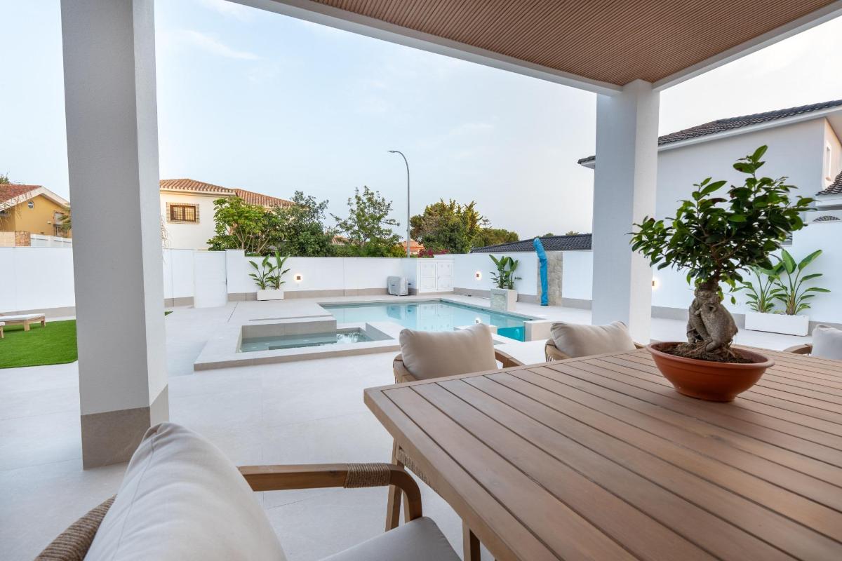 Villa in Alicante, Spain 4 bedrooms, 227 sq.m. No. 148900