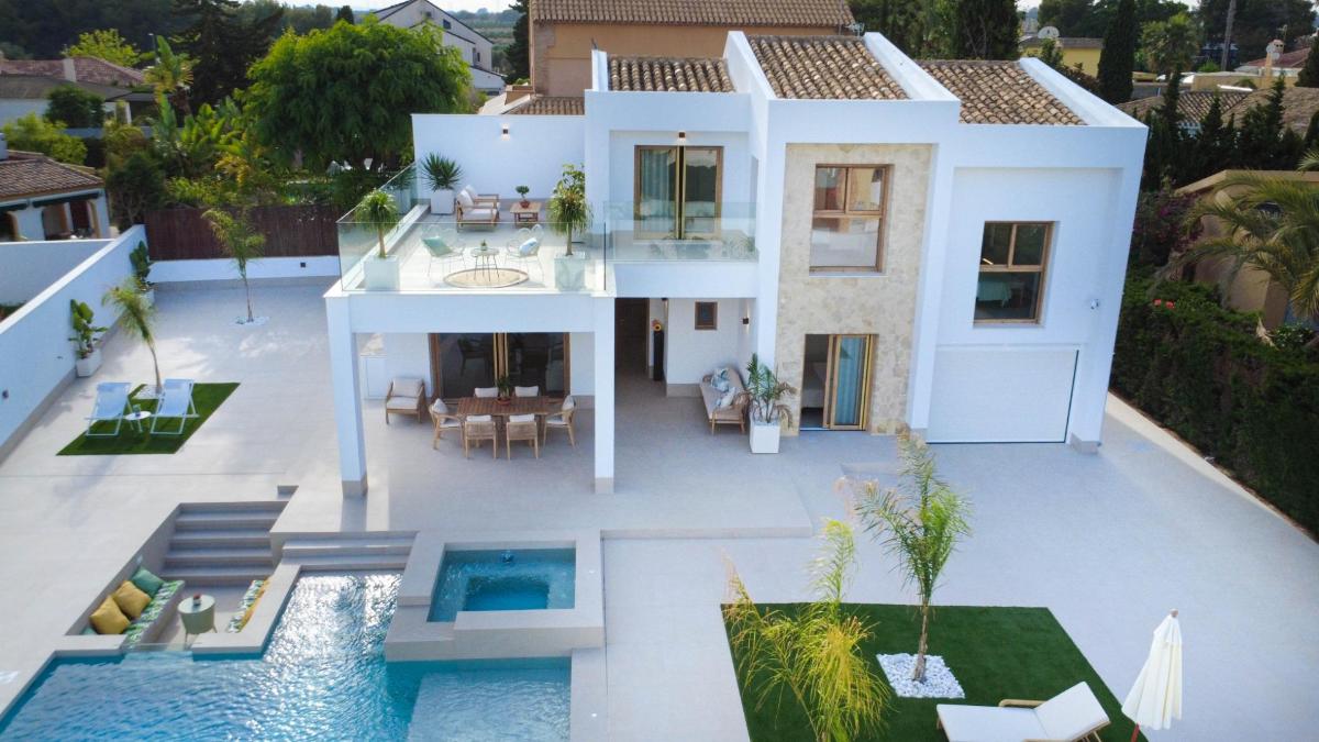 Villa in Alicante, Spain 4 bedrooms, 227 sq.m. No. 148900