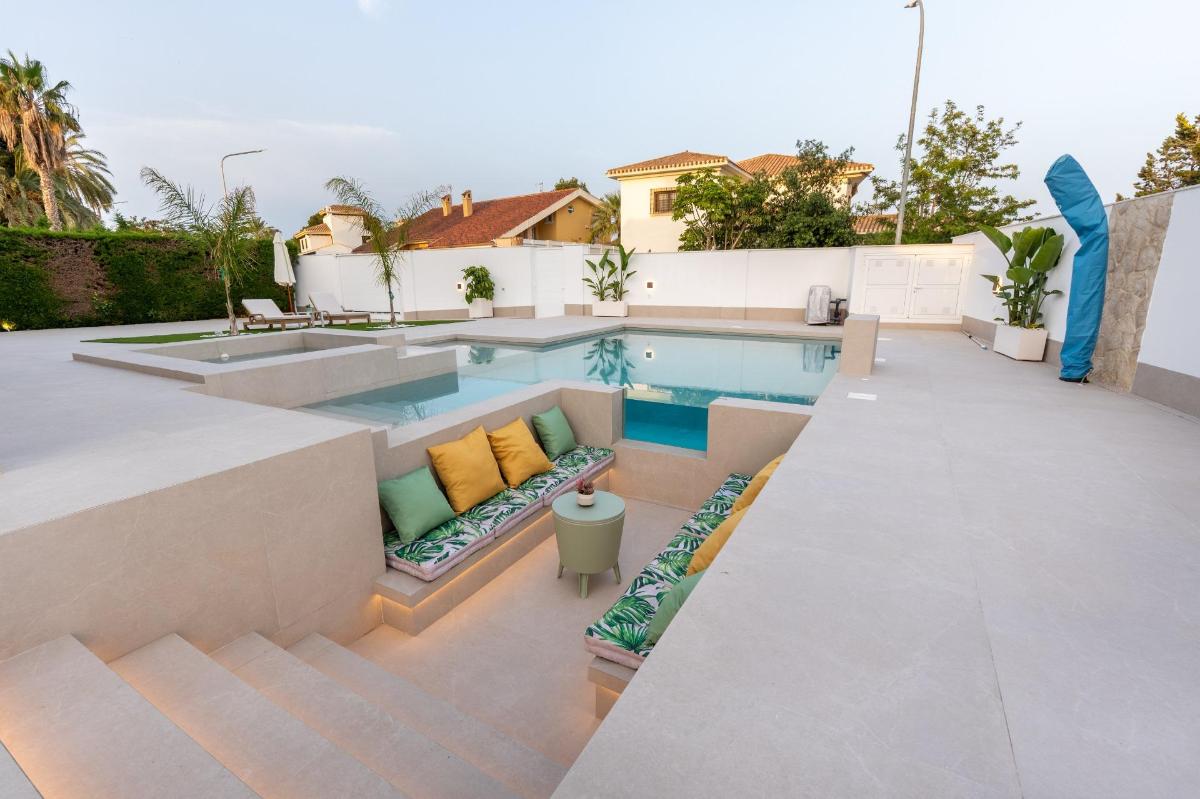 Villa in Alicante, Spain 4 bedrooms, 227 sq.m. No. 148900
