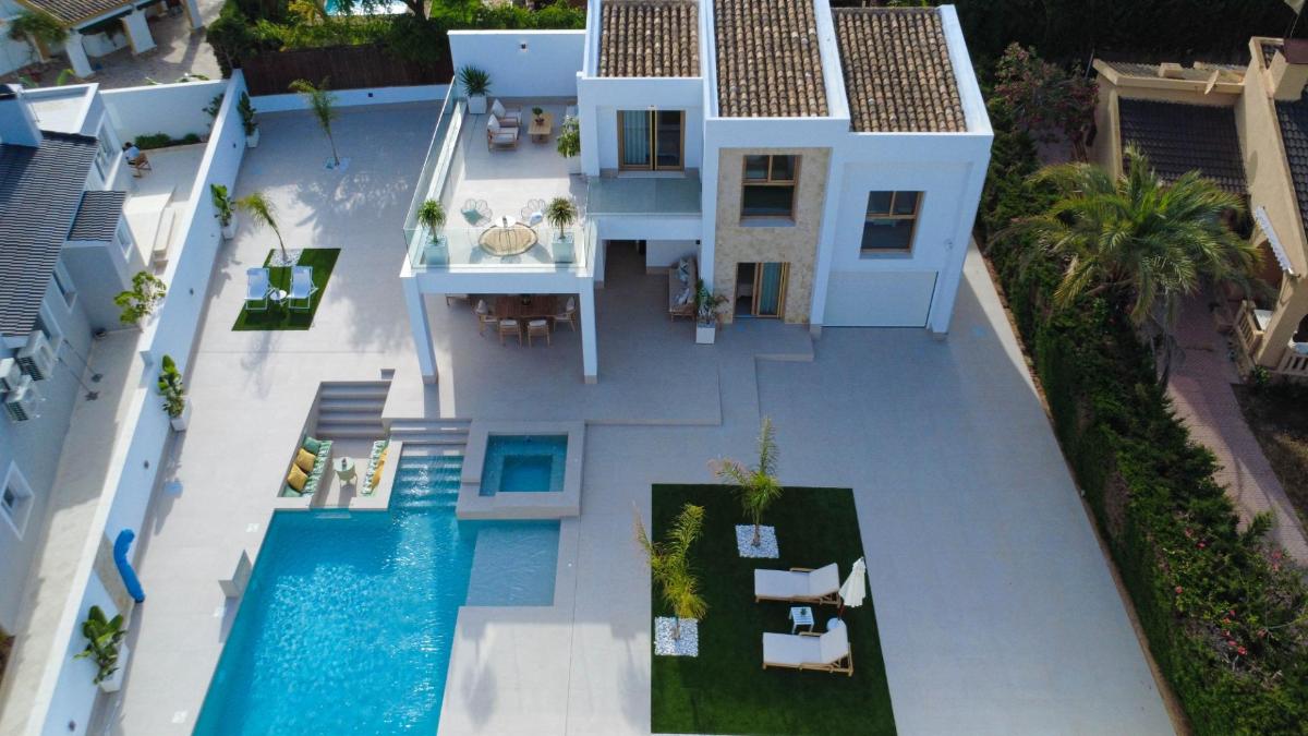 Villa in Alicante, Spain 4 bedrooms, 227 sq.m. No. 148900