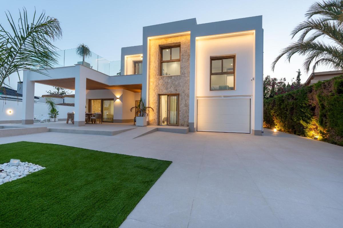 Villa in Alicante, Spain 4 bedrooms, 227 sq.m. No. 148900