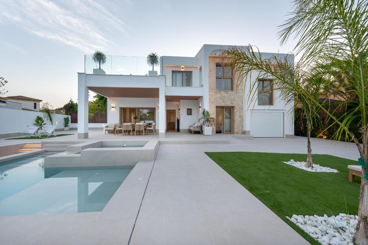 Villa in Alicante, Spain 4 bedrooms, 227 sq.m. No. 148900