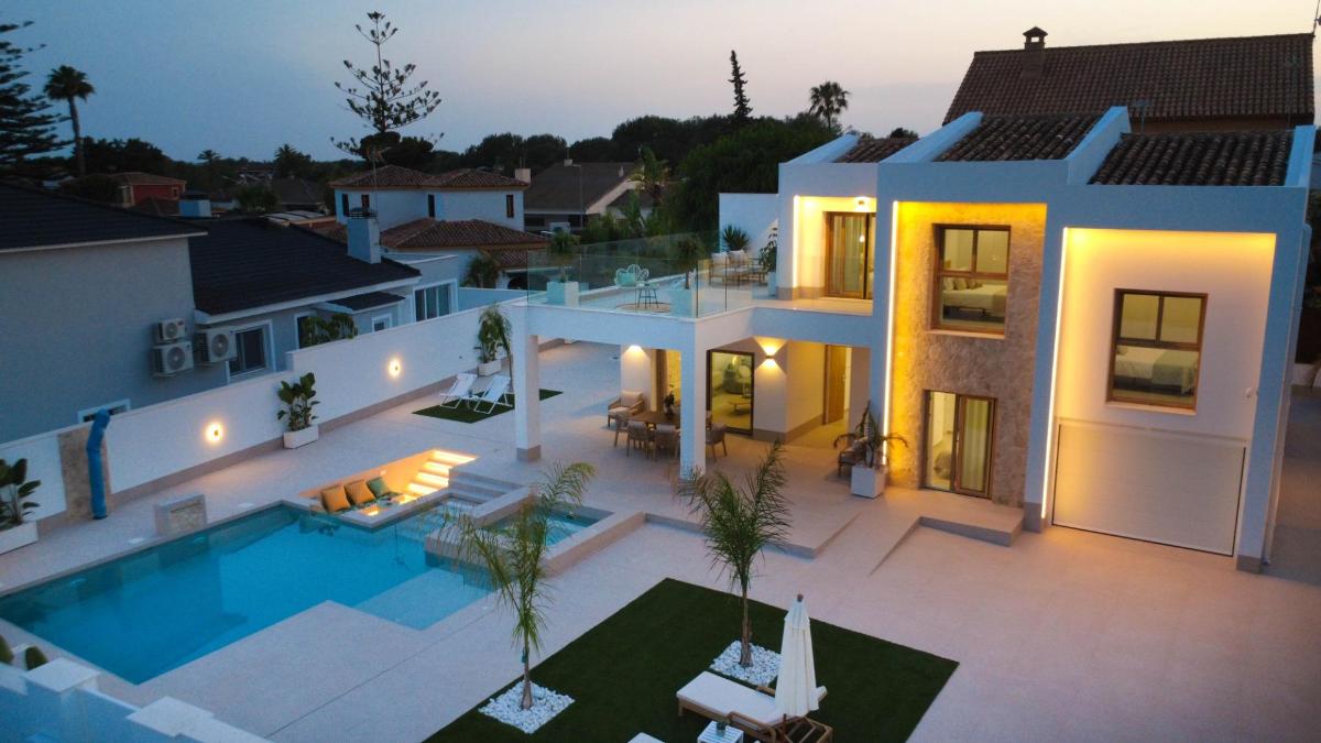 Villa in Alicante, Spain 4 bedrooms, 227 sq.m. No. 148900