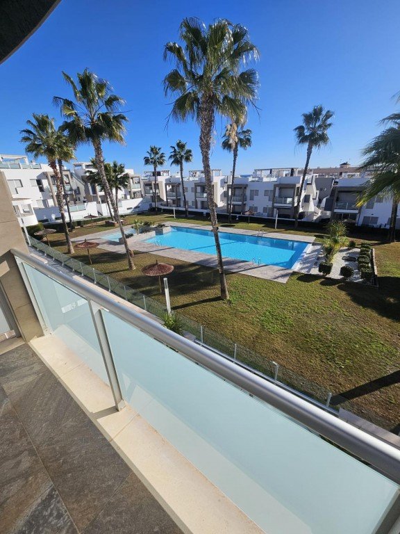 Kaupunkipientalo Torrevieja, Alicante, Espanja 4 makuuhuonetta,  No. 197002