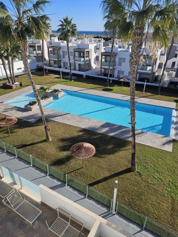 Kaupunkipientalo Torrevieja, Alicante, Espanja 4 makuuhuonetta,  No. 197002