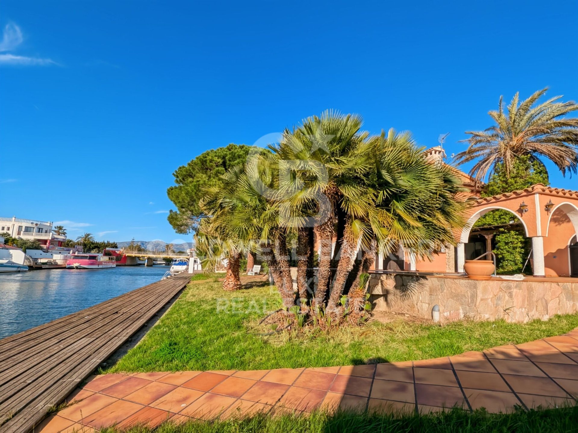 Villa in Empuriabrava, Girona, Spain 5 bedrooms, 541 sq.m. No. 159419