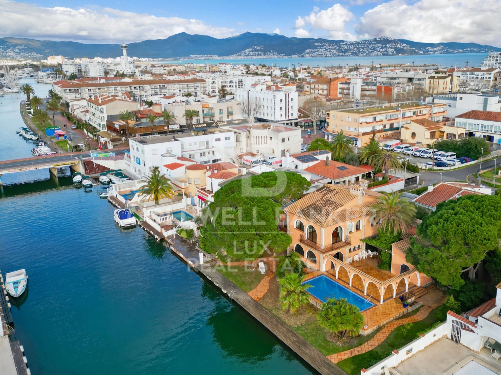 Villa in Empuriabrava, Girona, Spain 5 bedrooms, 541 sq.m. No. 159419