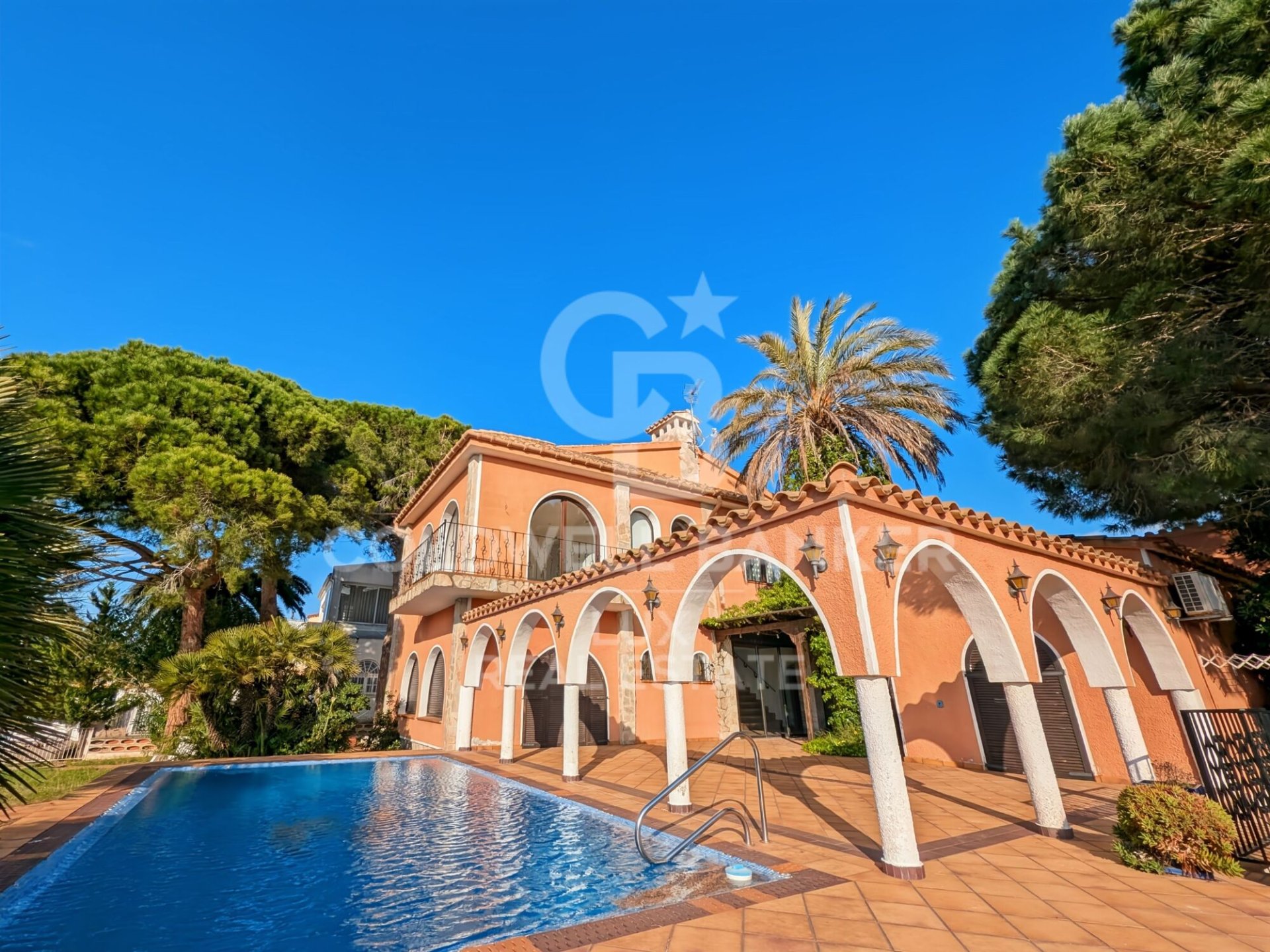 Villa in Empuriabrava, Girona, Spain 5 bedrooms, 541 sq.m. No. 159419