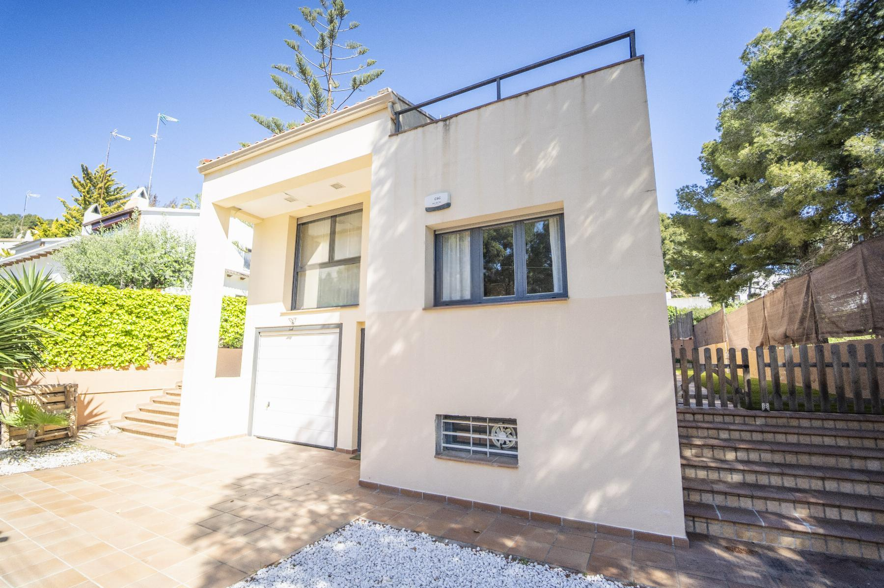 House à Coma-Ruga, Tarragona, Espagne 4 chambres, 300 m2 No. 141084