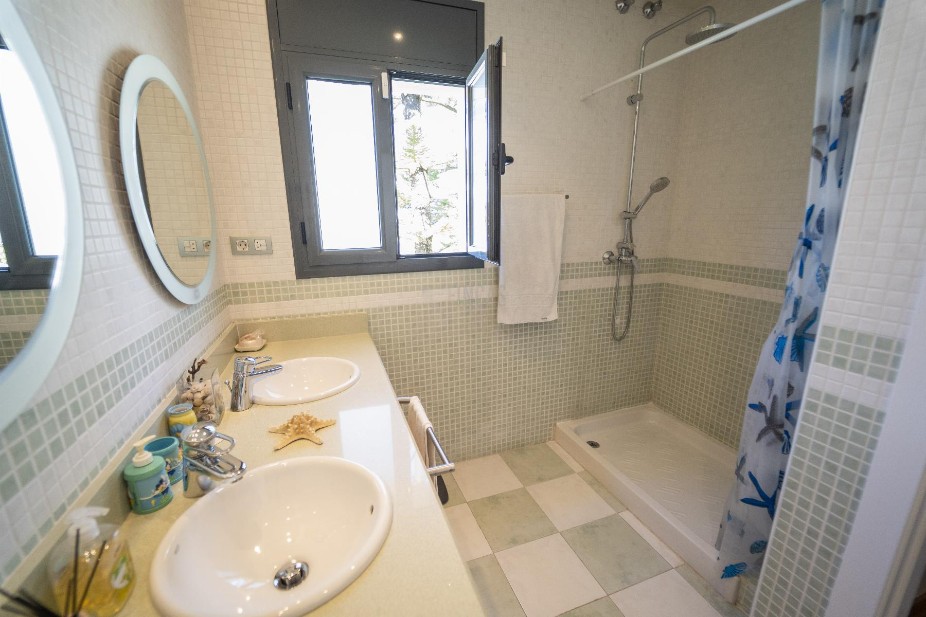 House à Coma-Ruga, Tarragona, Espagne 4 chambres, 300 m2 No. 141084