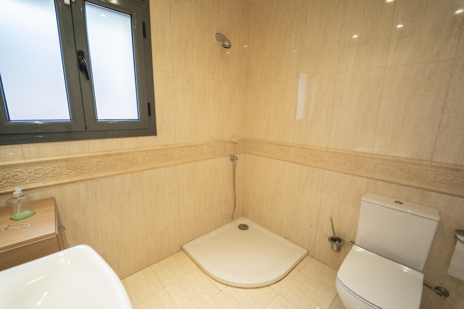 House à Coma-Ruga, Tarragona, Espagne 4 chambres, 300 m2 No. 141084