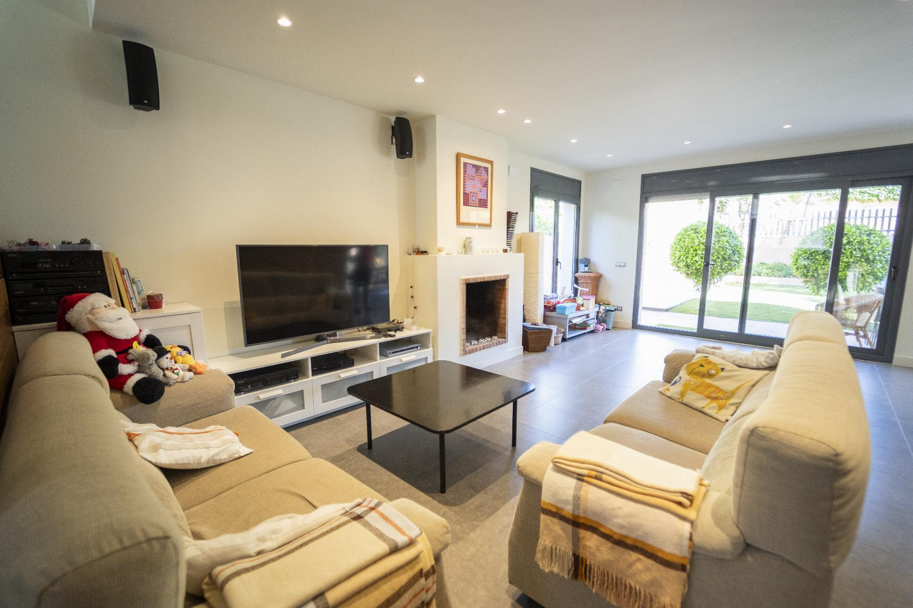 House à Coma-Ruga, Tarragona, Espagne 4 chambres, 300 m2 No. 141084