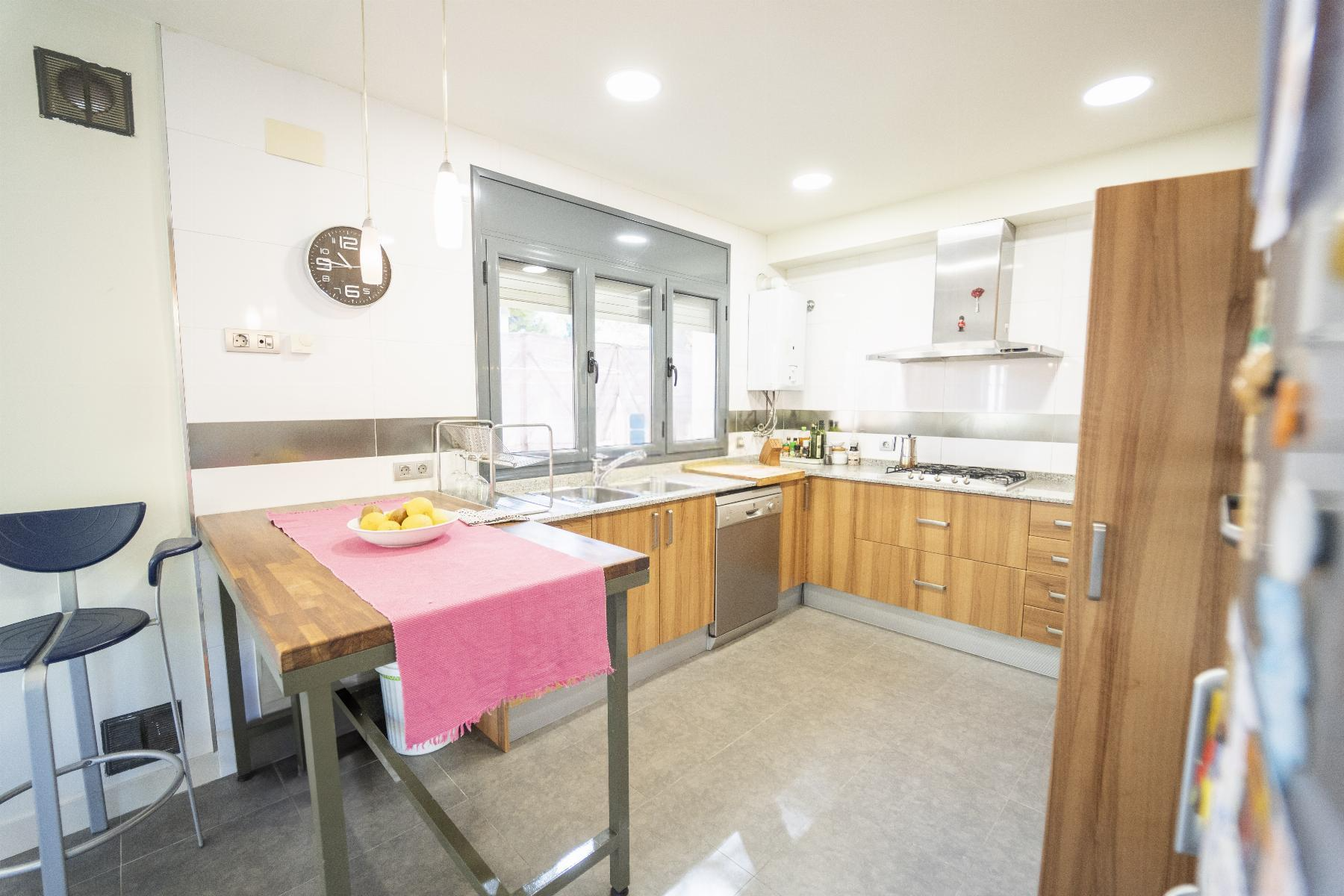 House à Coma-Ruga, Tarragona, Espagne 4 chambres, 300 m2 No. 141084