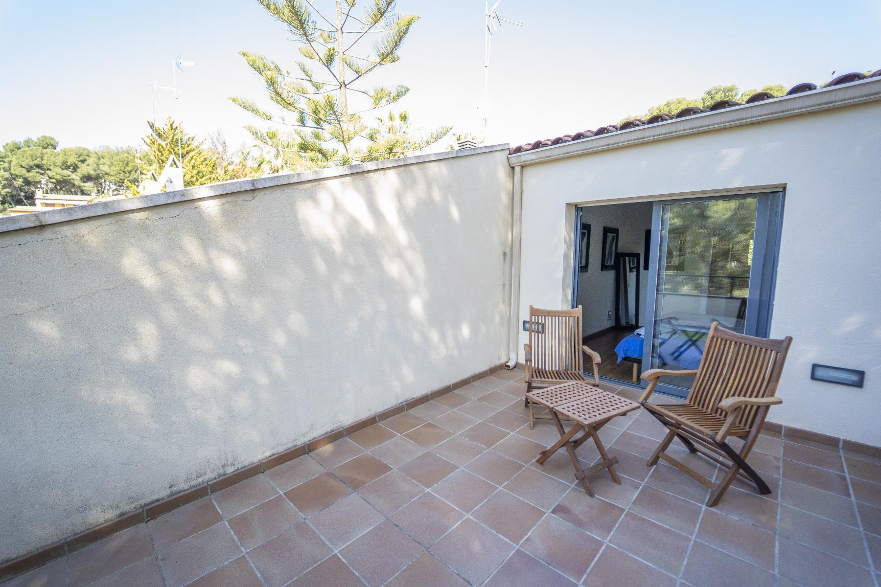 House à Coma-Ruga, Tarragona, Espagne 4 chambres, 300 m2 No. 141084