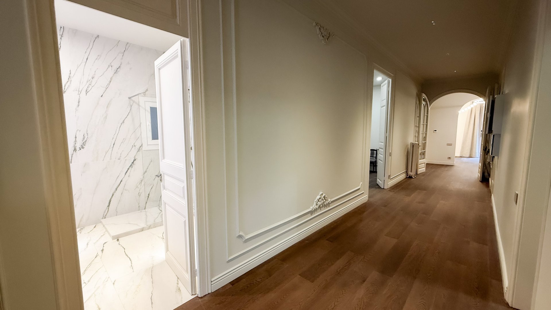 Apartment in Barcelona, Spain 4 bedrooms,  No. 141086
