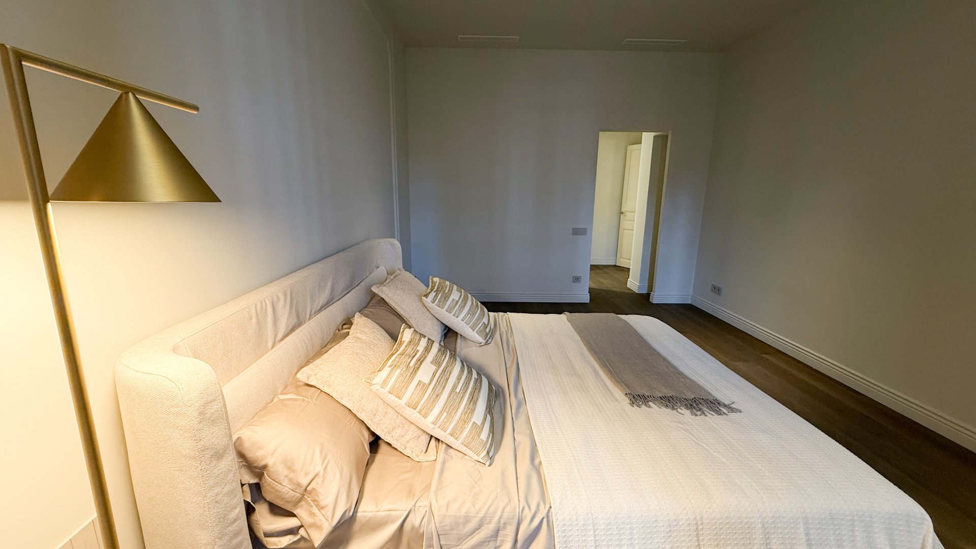 Apartment in Barcelona, Spain 4 bedrooms,  No. 141086