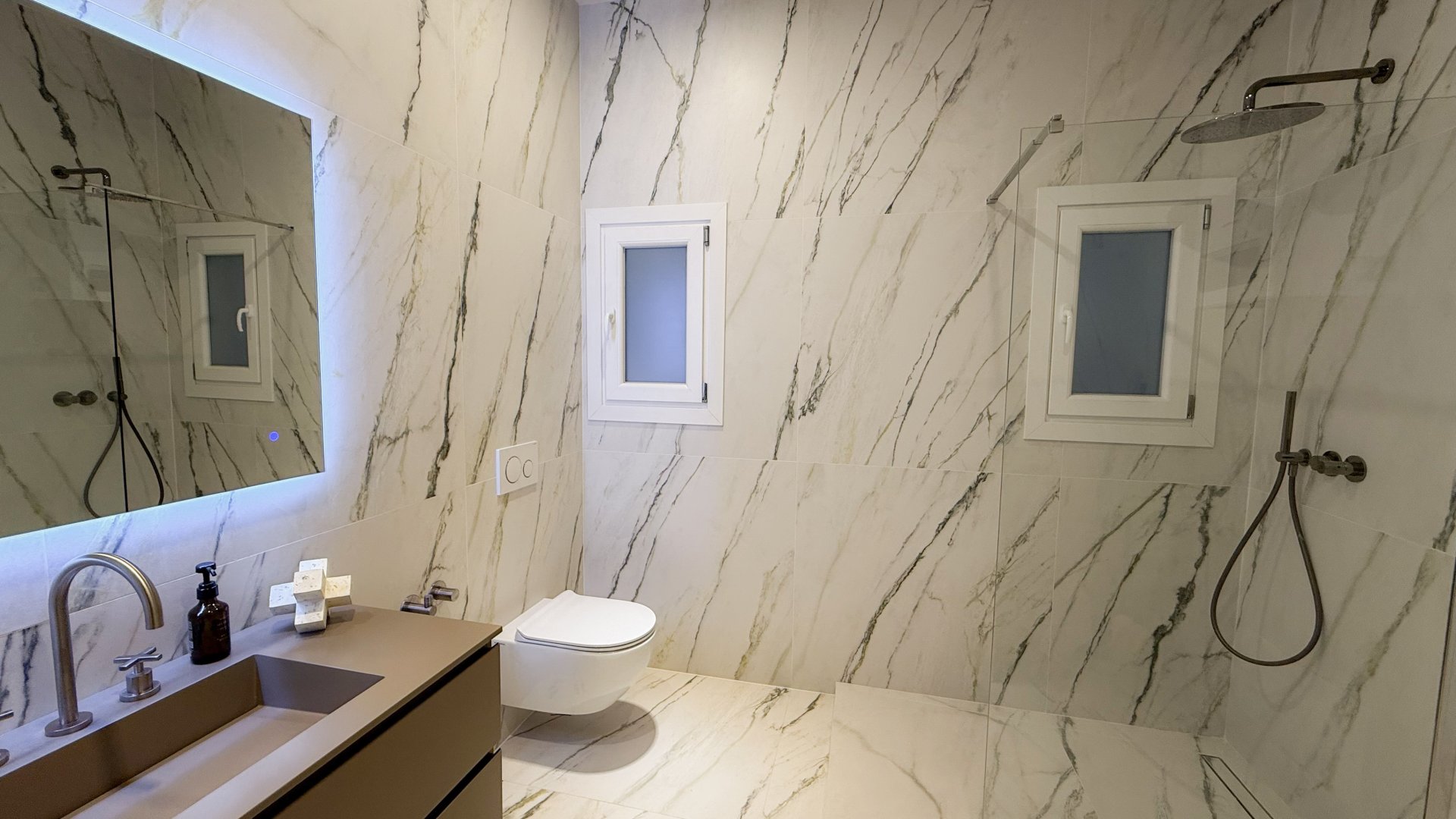 Apartment in Barcelona, Spain 4 bedrooms,  No. 141086