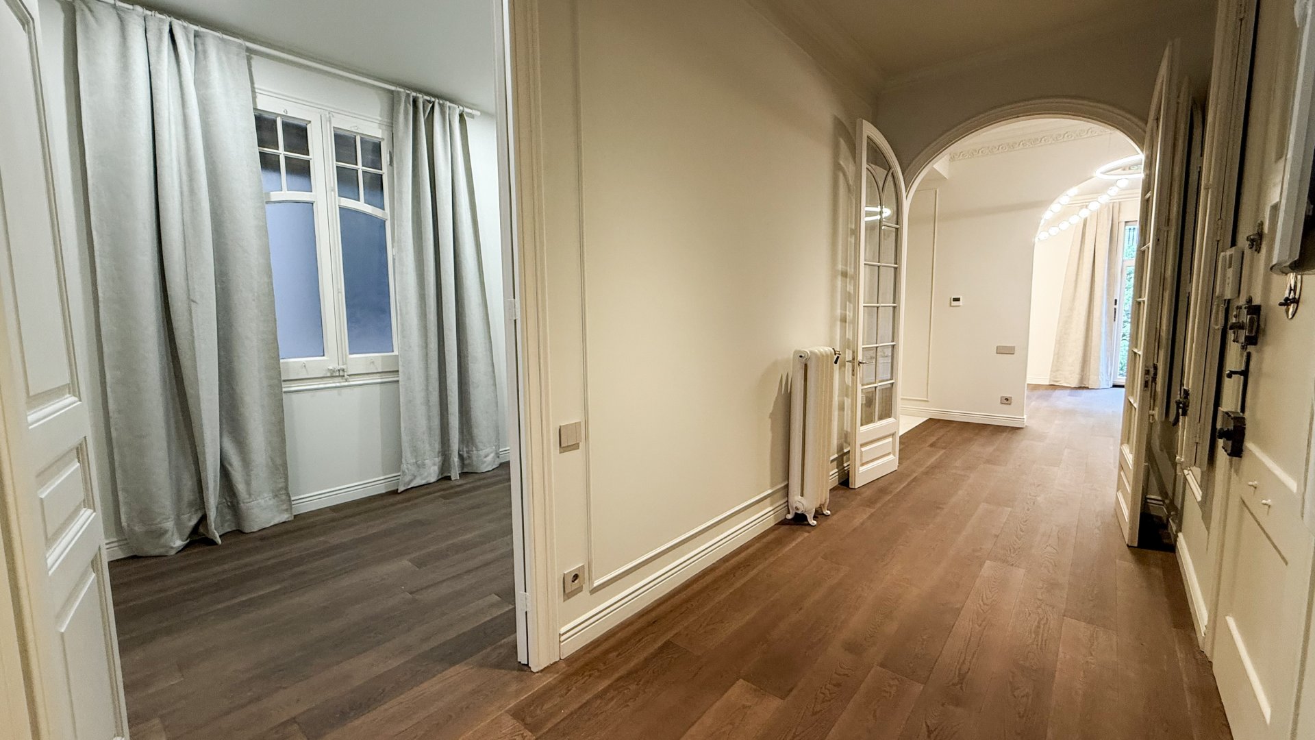 Apartment in Barcelona, Spain 4 bedrooms,  No. 141086