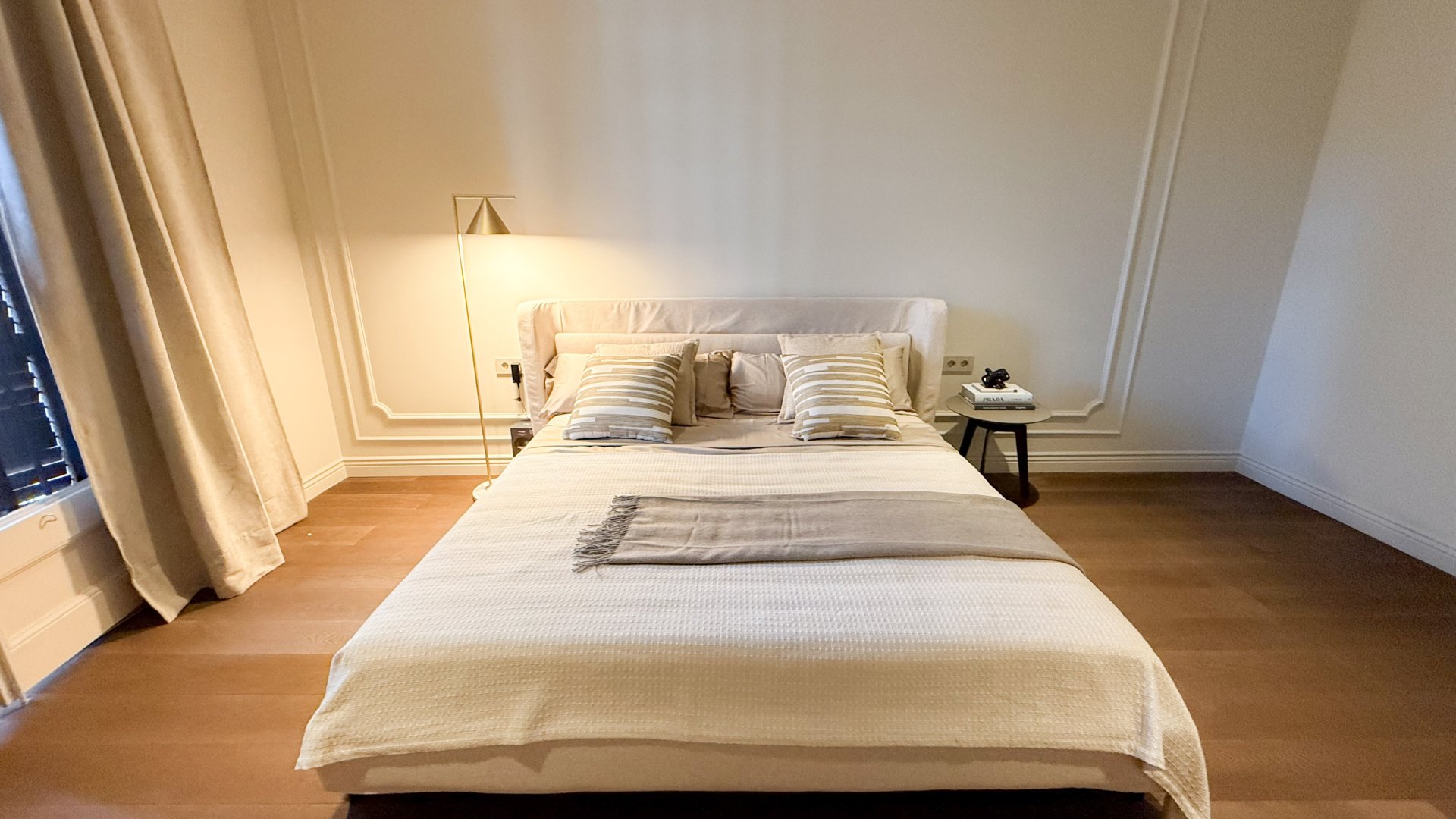 Apartment in Barcelona, Spain 4 bedrooms,  No. 141086
