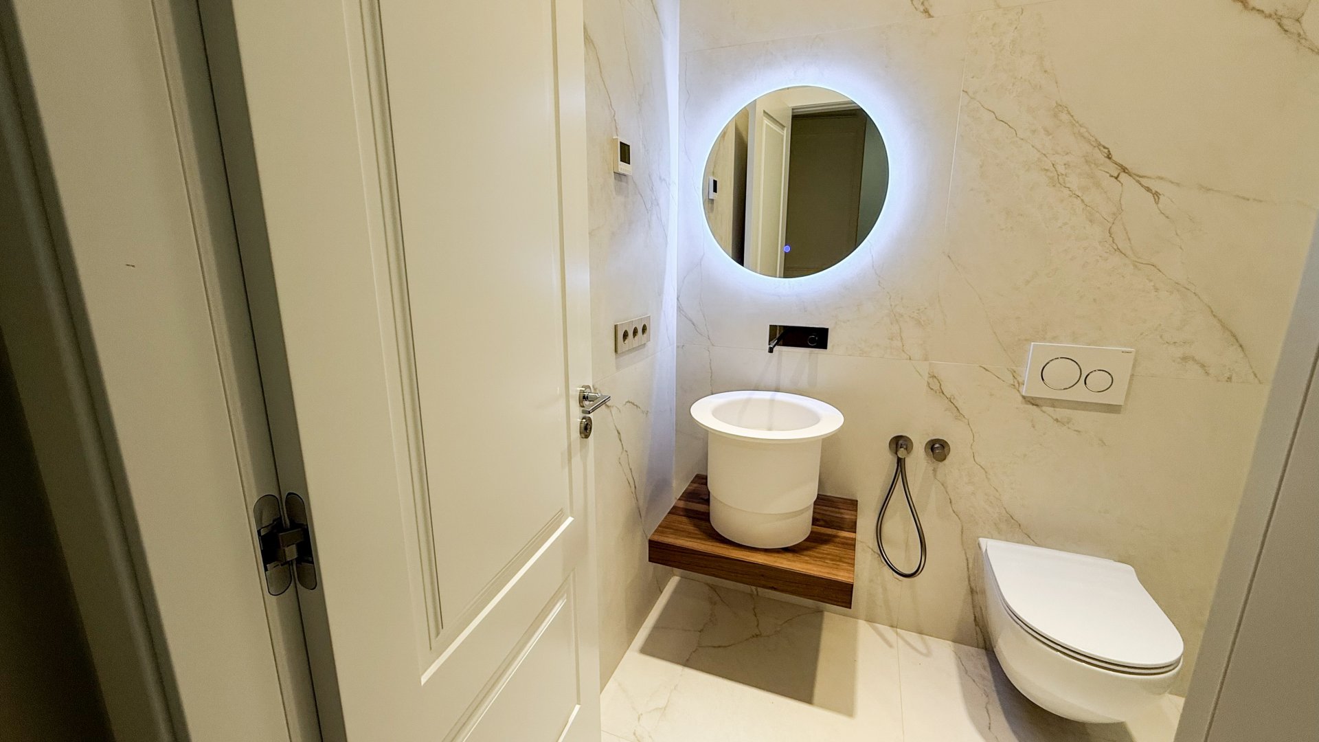 Apartment in Barcelona, Spain 4 bedrooms,  No. 141086