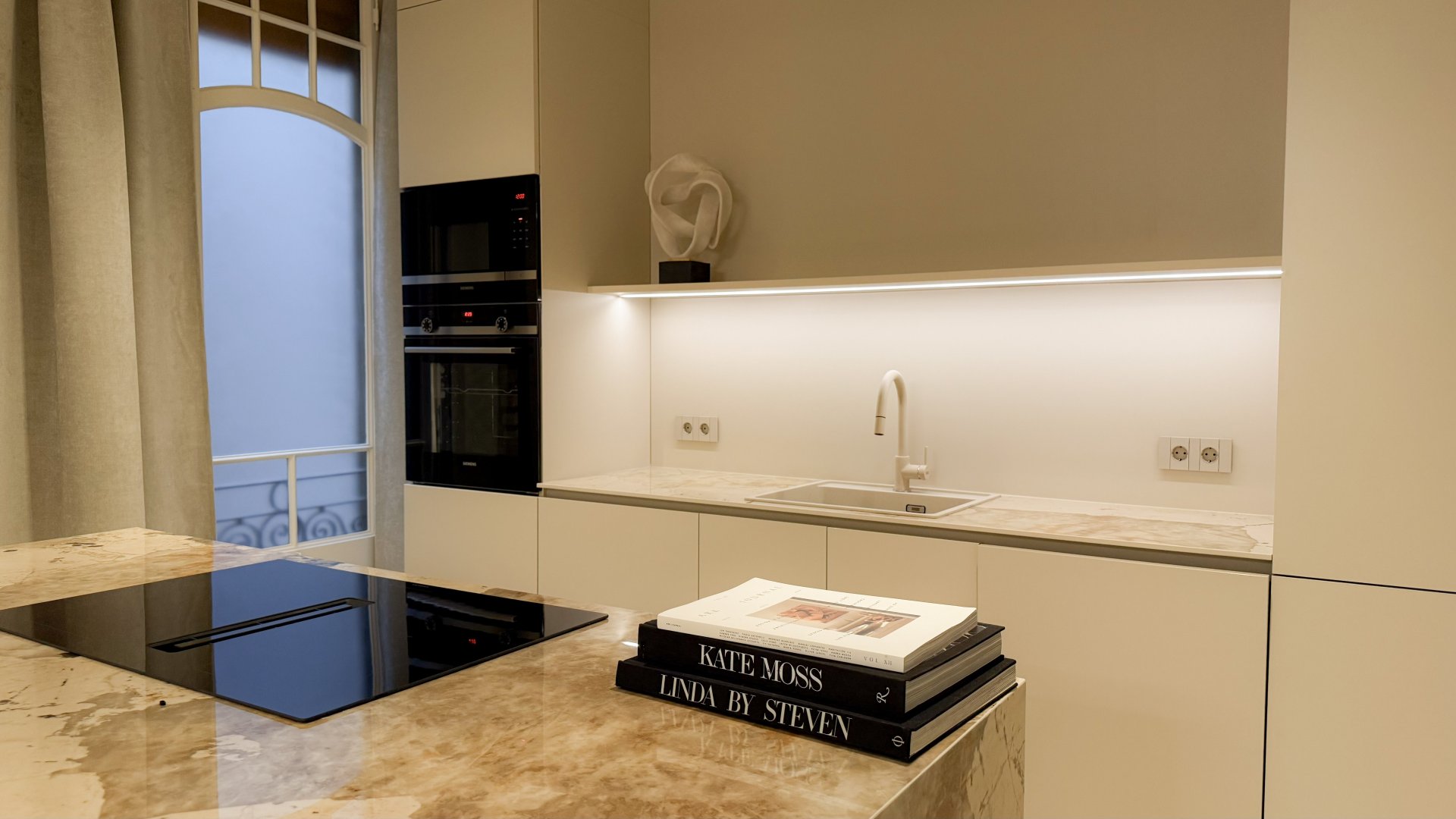 Apartment in Barcelona, Spain 4 bedrooms,  No. 141086
