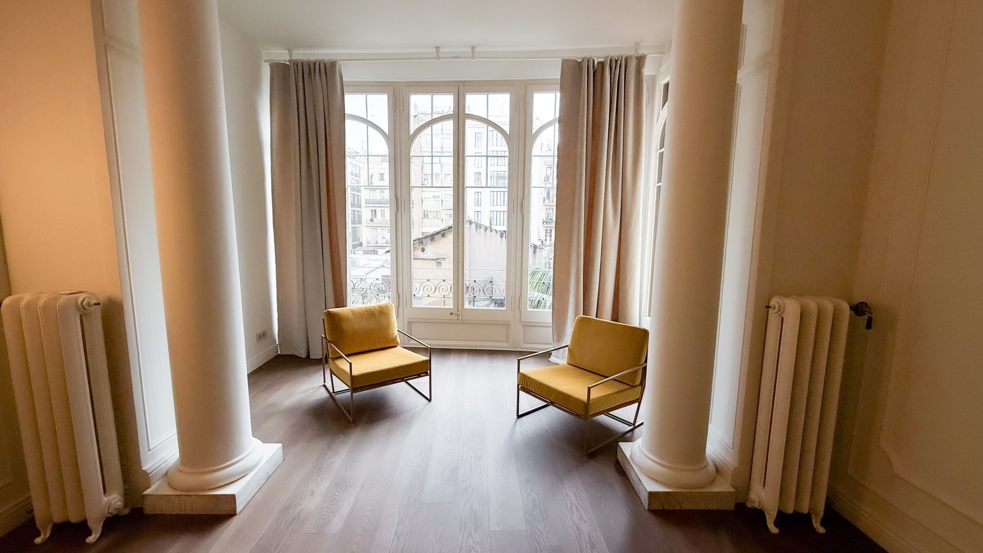 Apartment in Barcelona, Spain 4 bedrooms,  No. 141086