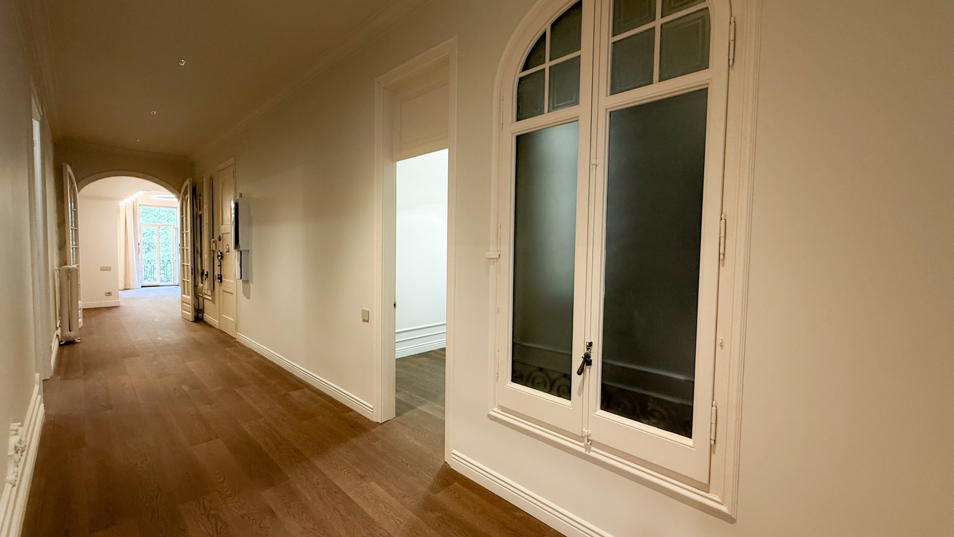 Apartment in Barcelona, Spain 4 bedrooms,  No. 141086