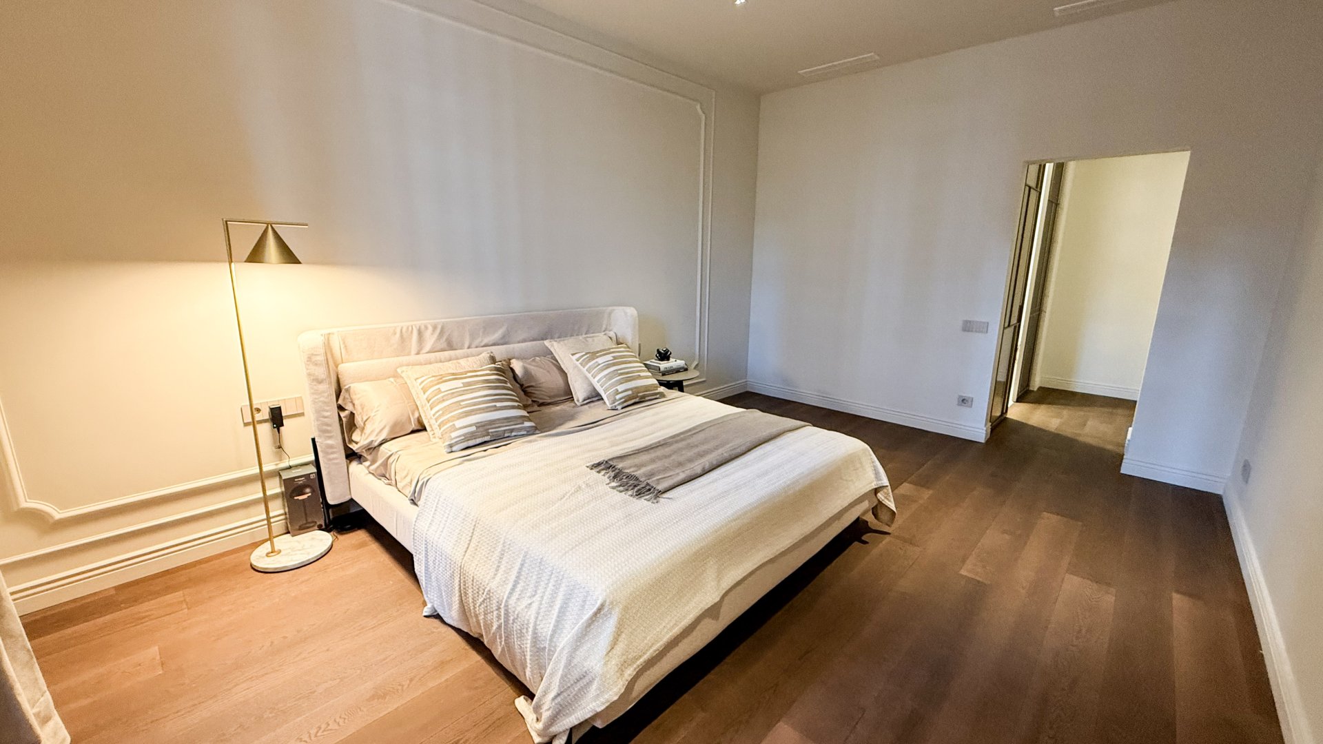 Apartment in Barcelona, Spain 4 bedrooms,  No. 141086