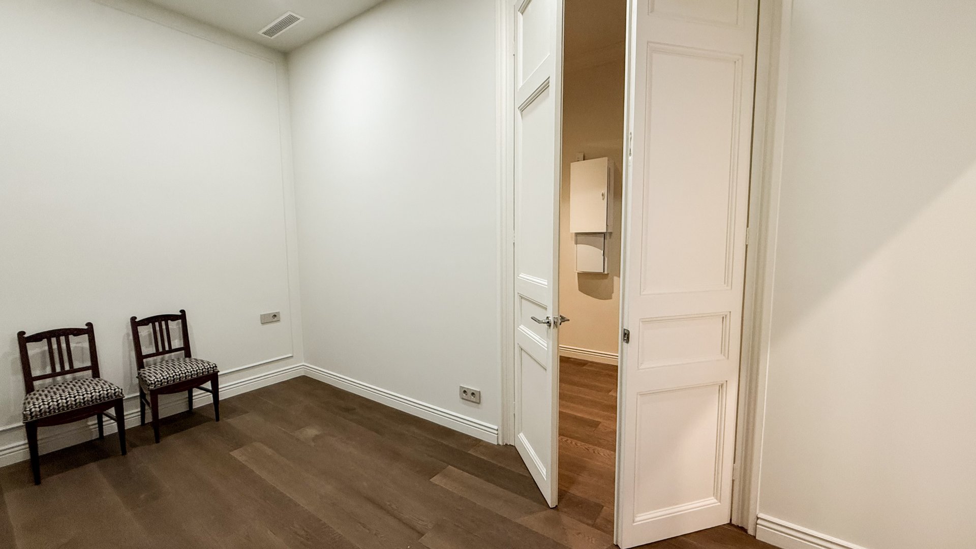 Apartment in Barcelona, Spain 4 bedrooms,  No. 141086