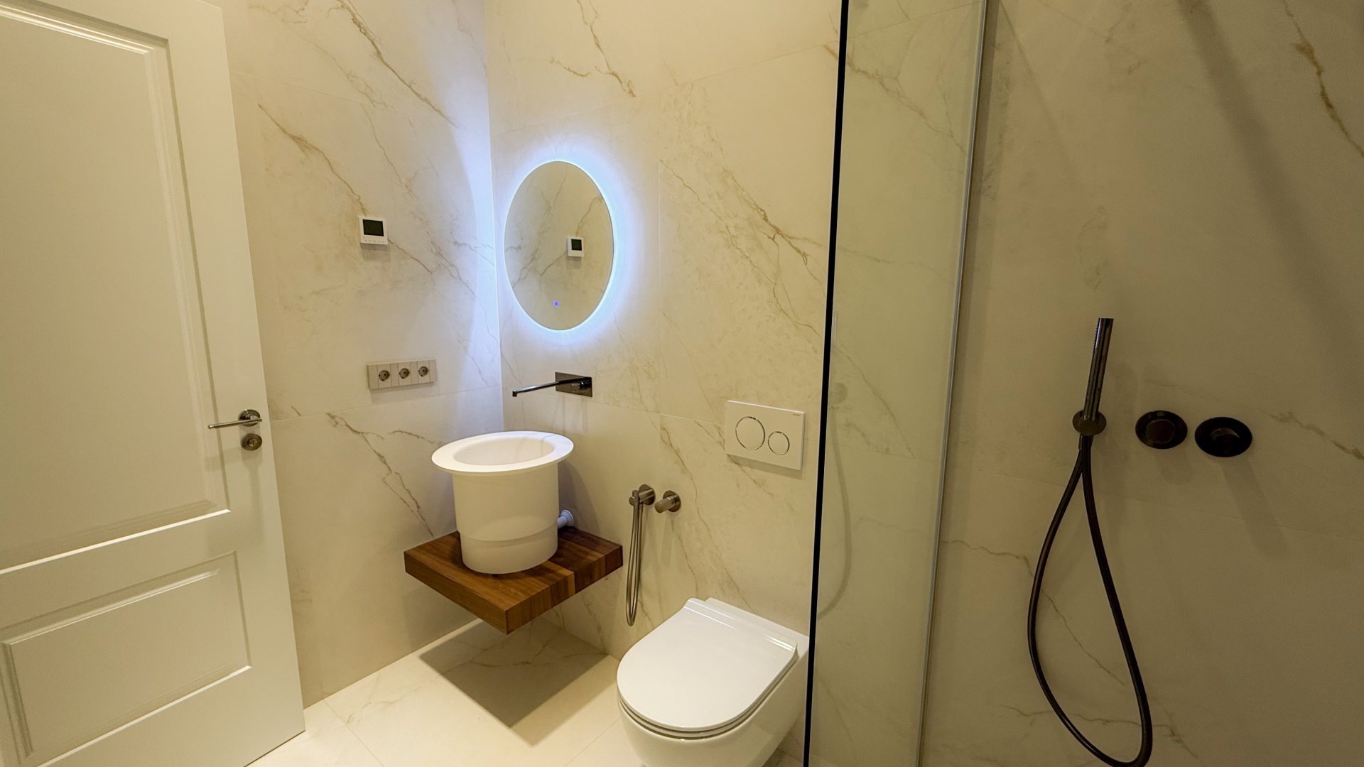 Apartment in Barcelona, Spain 4 bedrooms,  No. 141086