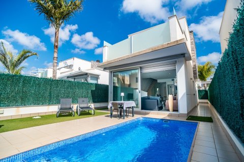 Villa à San Pedro del Pinatar, Murcia, Espagne 3 chambres, 109 m2 No. 194589